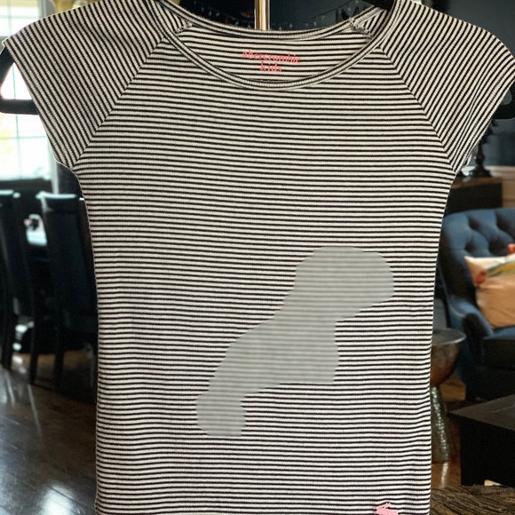 Abercrombie tee and sweatshirt duo! 😜 - Picture 3 of 9